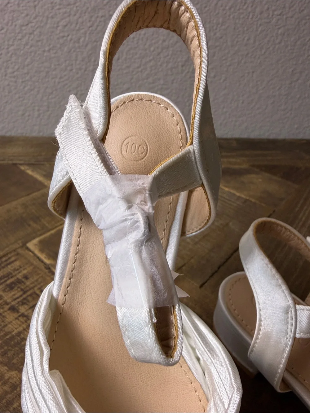 Size 10C Girls White Bow-Front Dress Sandals with Ankle Strap
